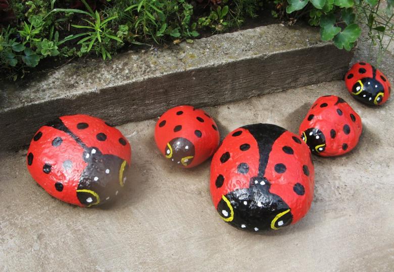 Садовые поделки своими руками из подручных средств - фото-идеи уникальных изделий для сада