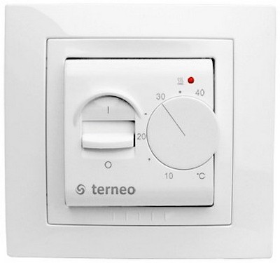 Так может выглядеть установленный на стену терморегулятор