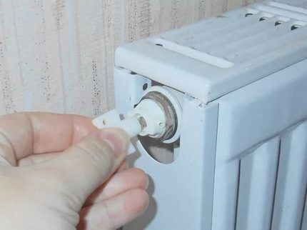 Управление краном с помощью ключа Управление краном с помощью ключа