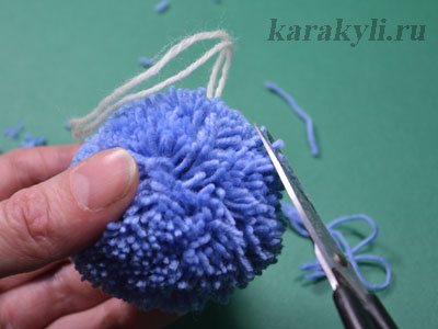 Как сделать помпон на шапку из меха, пряжи или ниток - мастер класс по вязке помпонов, фото и видео инструкции