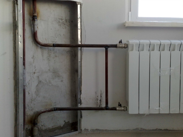Замена радиатора выполнена черной сталью на сварке. Замена радиатора выполнена черной сталью на сварке.